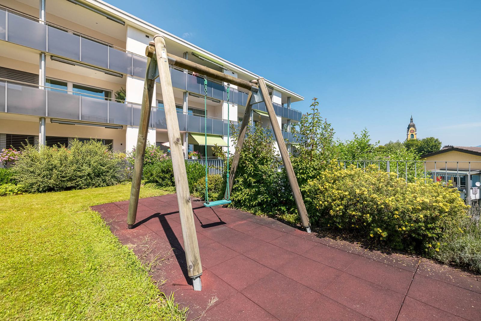 Wohnpark Alp - Garten Spielplatz.jpg